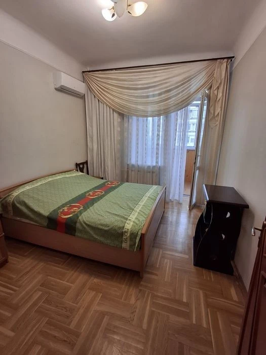 Сдам двокімнатну квартиру в центрі Києва