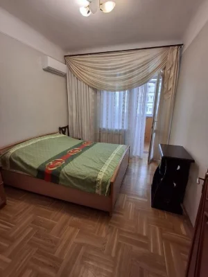 Сдам двокімнатну квартиру в центрі Києва