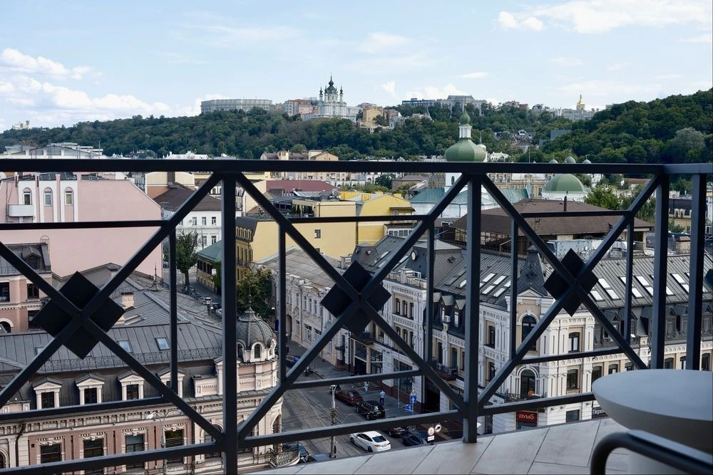 Оренда 4-кімнатної квартири 250 м² | 4 тераси (60 м²) | Поді