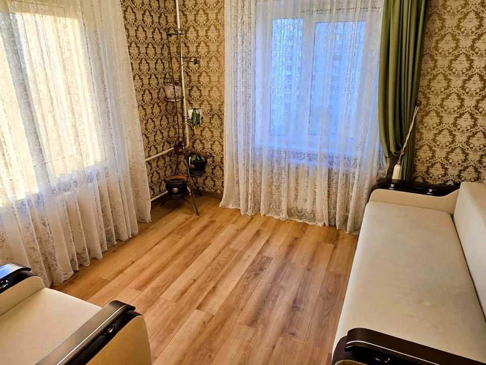 Квартира. Київ, Драгоманова вул.