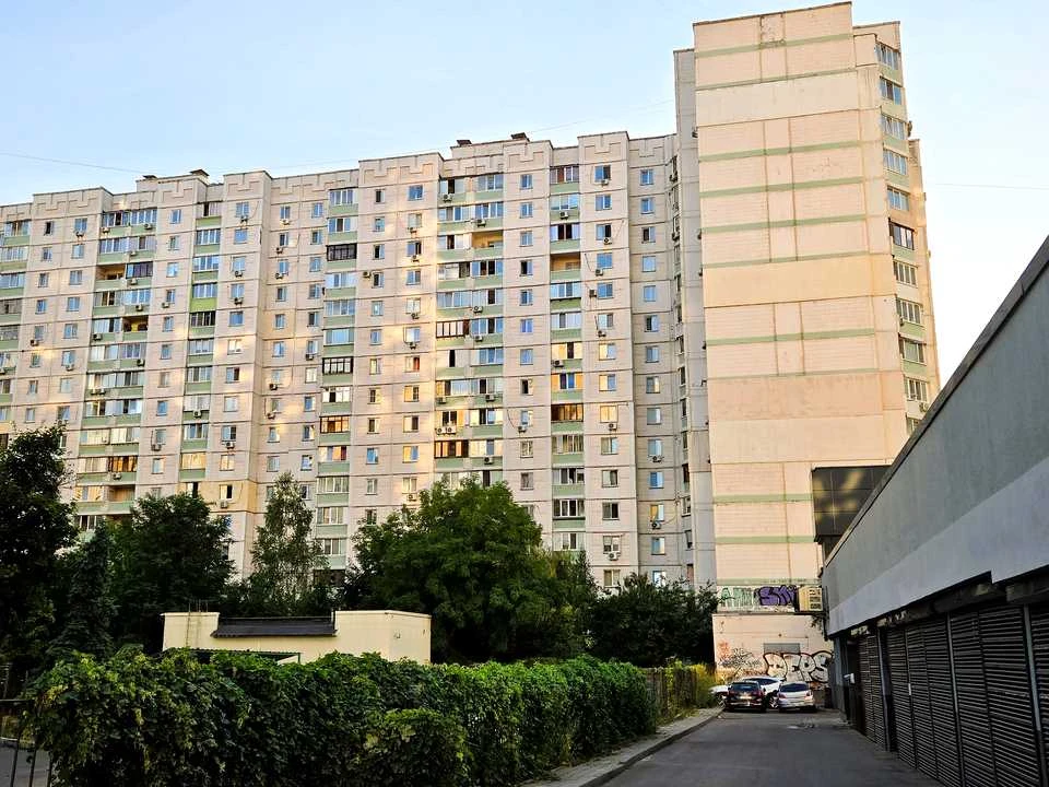 Квартира. Київ, Драгоманова вул.