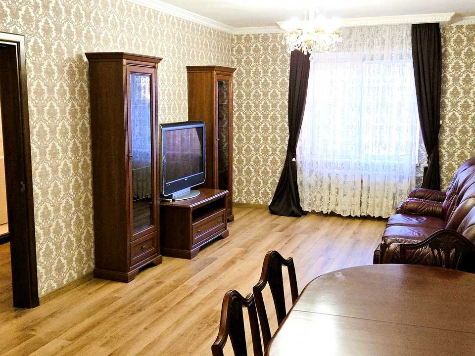 Квартира. Київ, Драгоманова вул.