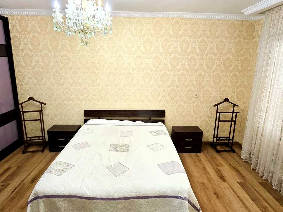 Квартира. Київ, Драгоманова вул.