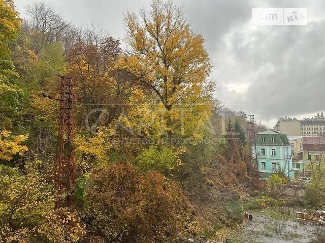 Довготривала оренда 2к квартири на пров. Ярославський 7/9 •