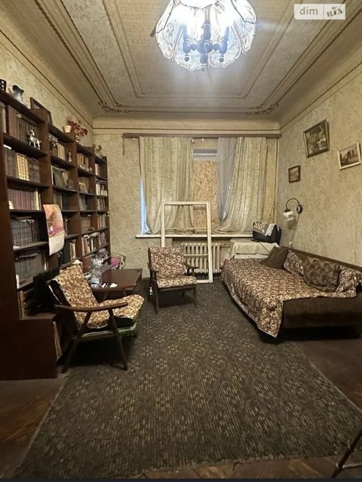 Selling a 3-room apartment in the center on Gosprom