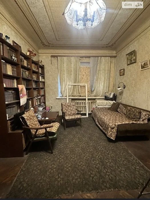 Selling a 3-room apartment in the center on Gosprom