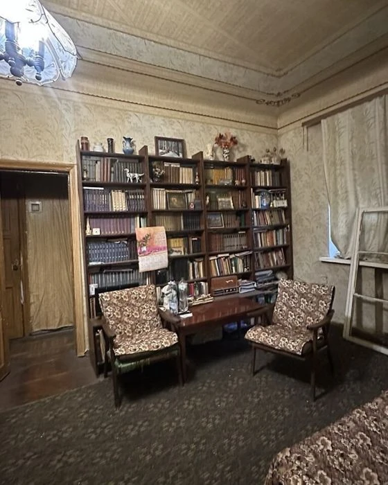 Selling a 3-room apartment in the center on Gosprom