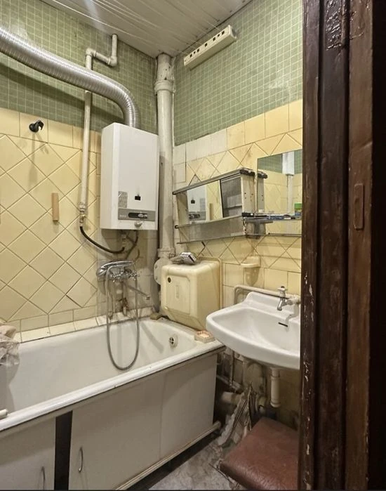 Selling a 3-room apartment in the center on Gosprom
