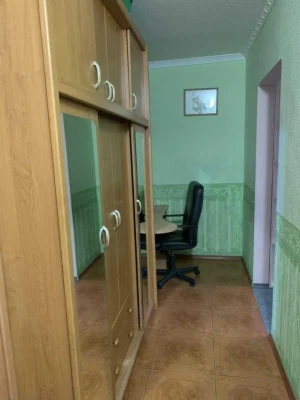 Здам 2 х кімнатну Ялтинська 15