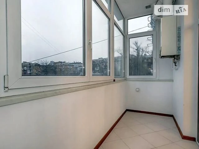 Довготривала оренда 3к квартири на вул. Саксаганського 58 •