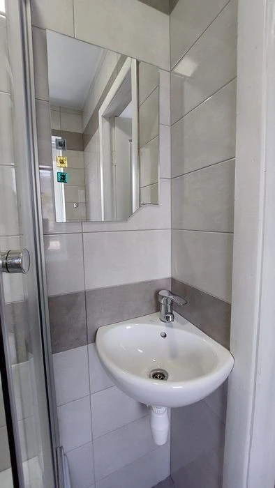 Севастопольська площа 1-но к. кв.
