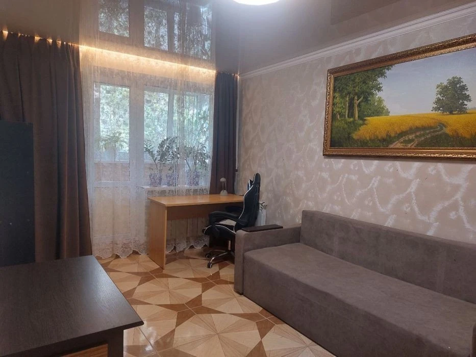 2 поверх | 3 кімнати 70 м2 | 3 окремі спальні | Ремонт | Без