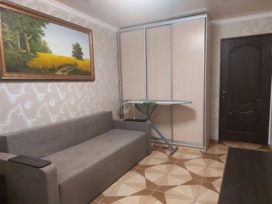 2 поверх | 3 кімнати 70 м2 | 3 окремі спальні | Ремонт | Без