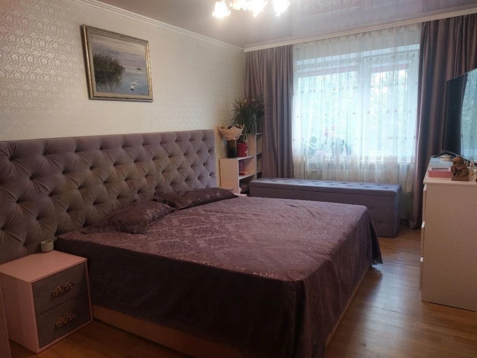 2 поверх | 3 кімнати 70 м2 | 3 окремі спальні | Ремонт | Без