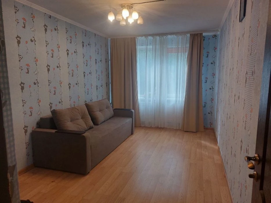 2 поверх | 3 кімнати 70 м2 | 3 окремі спальні | Ремонт | Без