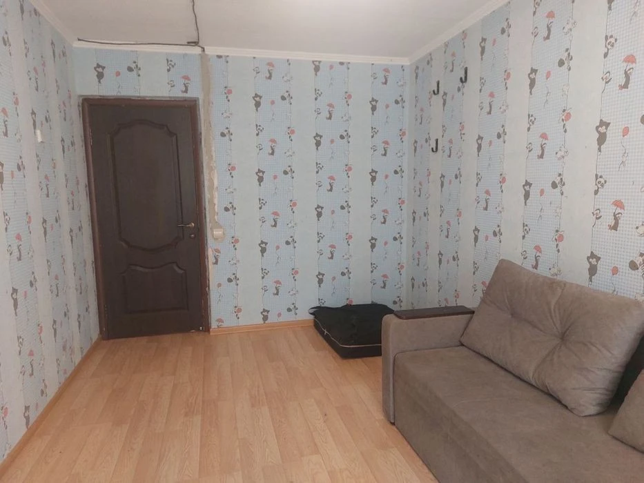 2 поверх | 3 кімнати 70 м2 | 3 окремі спальні | Ремонт | Без