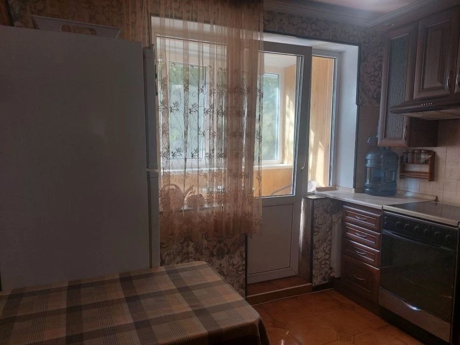 2 поверх | 3 кімнати 70 м2 | 3 окремі спальні | Ремонт | Без