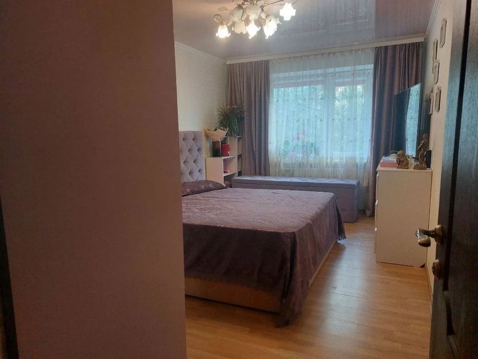 2 поверх | 3 кімнати 70 м2 | 3 окремі спальні | Ремонт | Без