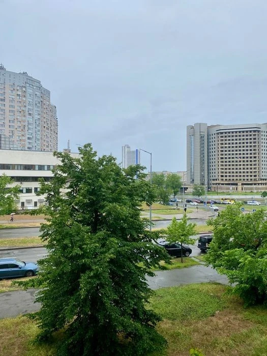 Оренда 2 кімн квартири, метро Лівобережна
