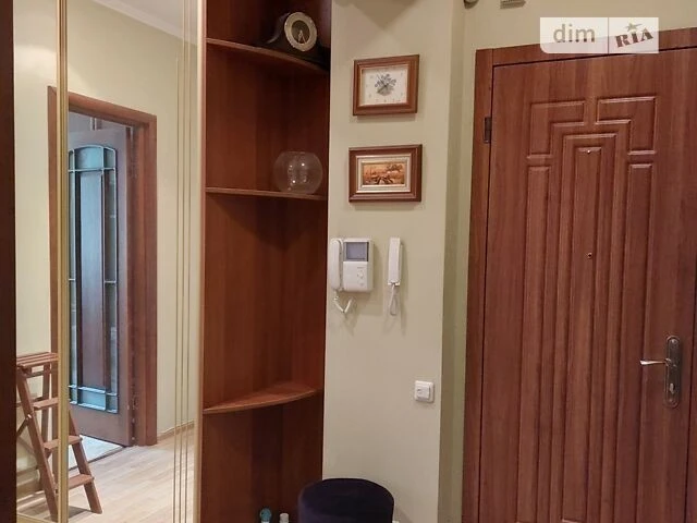 Довготривала оренда 3к квартири на просп. Берестейський 45 •