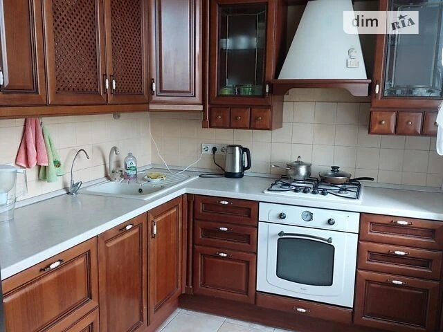 Довготривала оренда 3к квартири на просп. Берестейський 45 •
