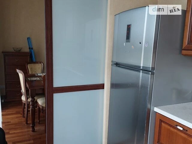 Довготривала оренда 3к квартири на просп. Берестейський 45 •
