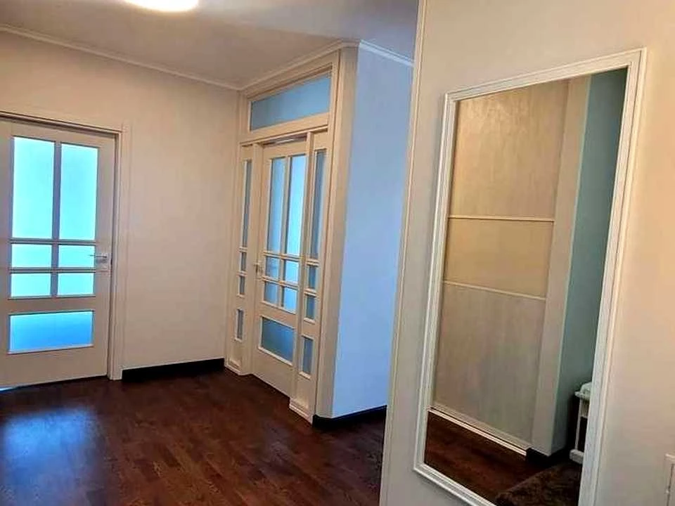 Квартира. Київ, Патріарха Мстислава Скрипника вул. (Миколи О