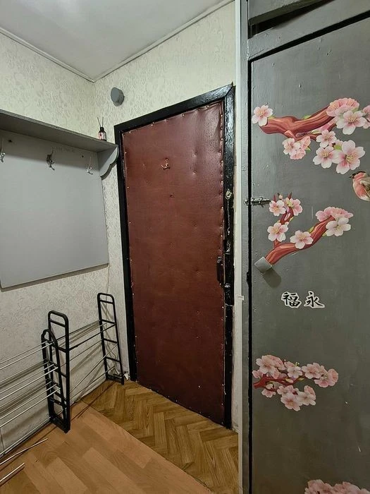 Здам 1 -к квартиру біля метро Академ
