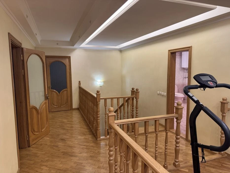 Івасюка 29, 4 кімнатна квартира від власника
