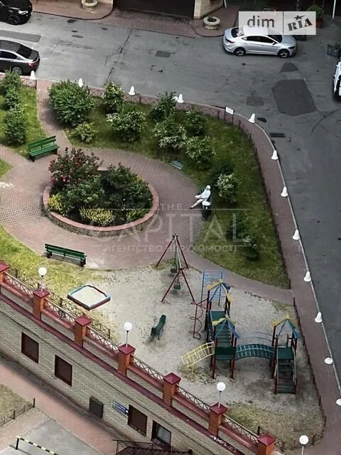 Продаж 2к квартири 100 кв. м на вул. Коновальця Євгена 32 •