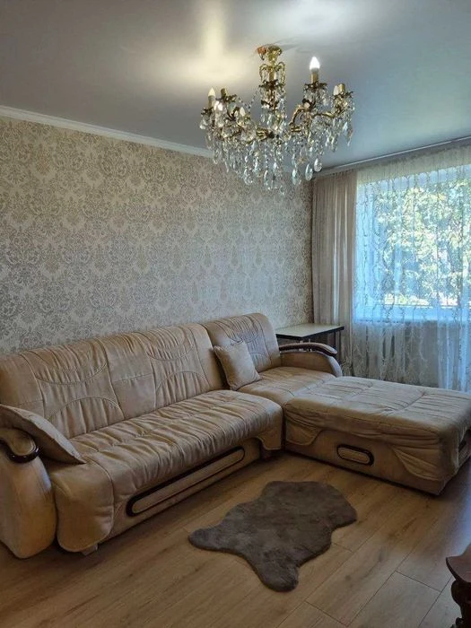 В продаже 2 комнатная квартира с ремонтом в высотном доме