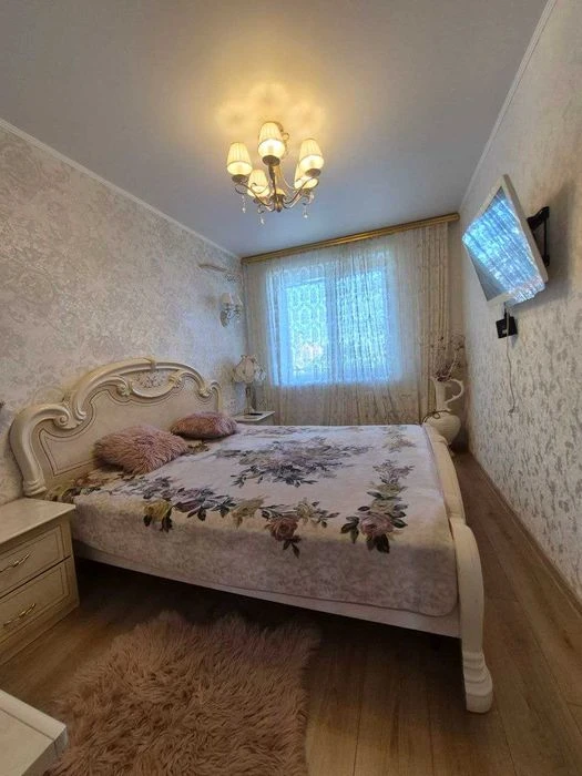 В продаже 2 комнатная квартира с ремонтом в высотном доме