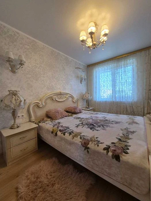 В продаже 2 комнатная квартира с ремонтом в высотном доме