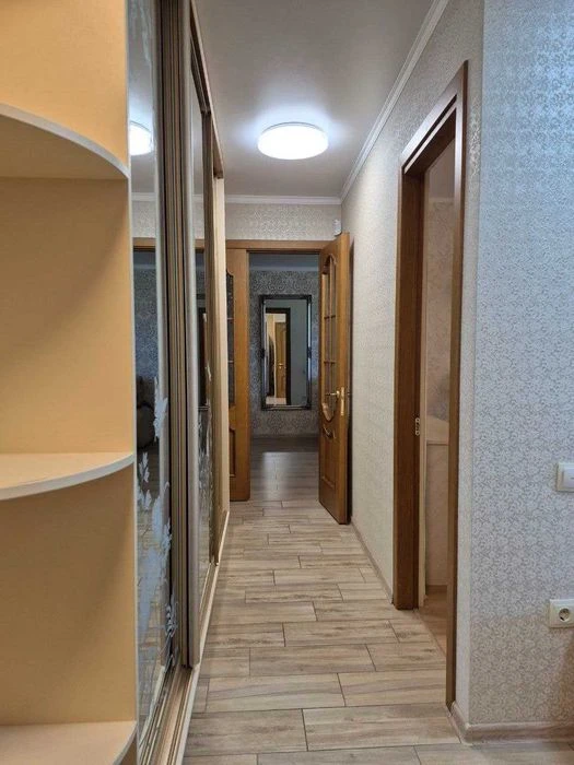 В продаже 2 комнатная квартира с ремонтом в высотном доме