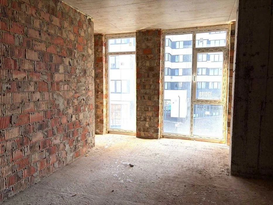 Продам простору 2 км квартиру біля Лебединки