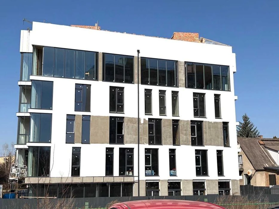 Продам простору 2 км квартиру біля Лебединки