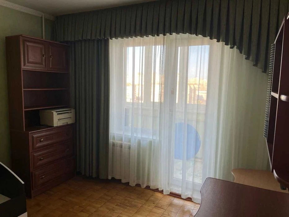 Здам 3к квартиру вул. Кошиця 9 євроремонт! ст. метро Харківс