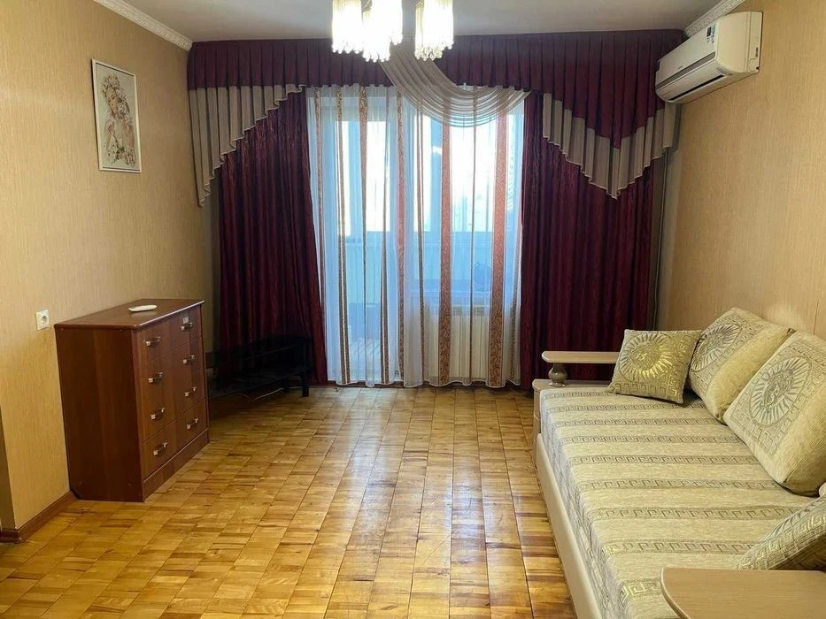 Здам 3к квартиру вул. Кошиця 9 євроремонт! ст. метро Харківс