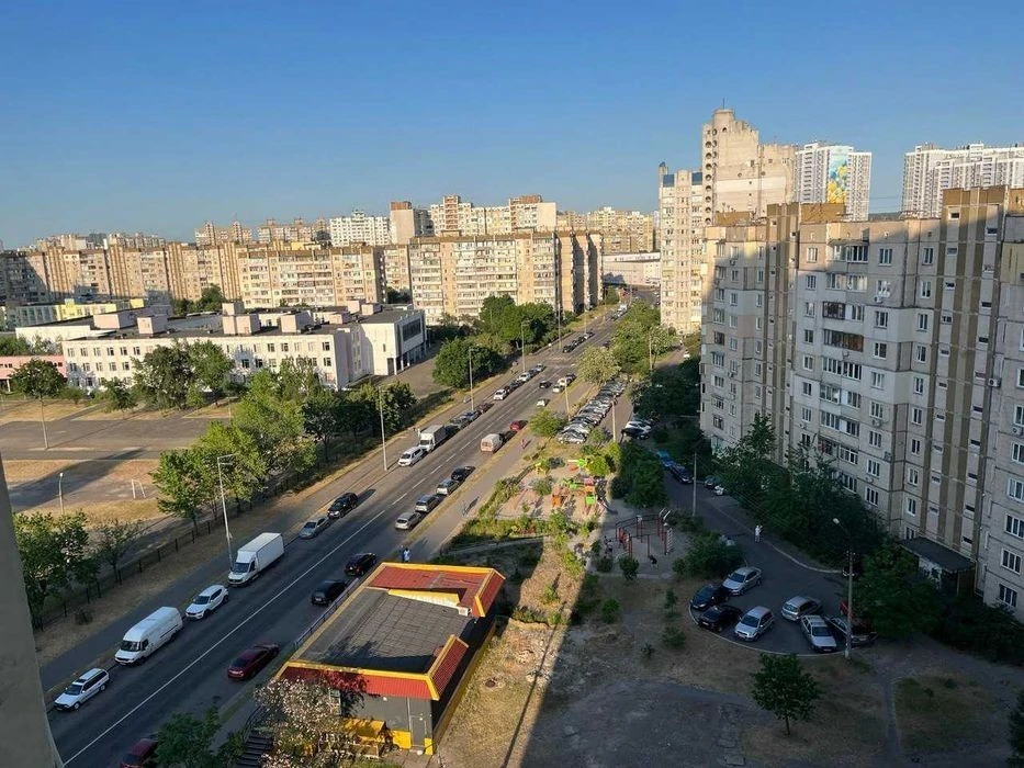 Здам 3к квартиру вул. Кошиця 9 євроремонт! ст. метро Харківс