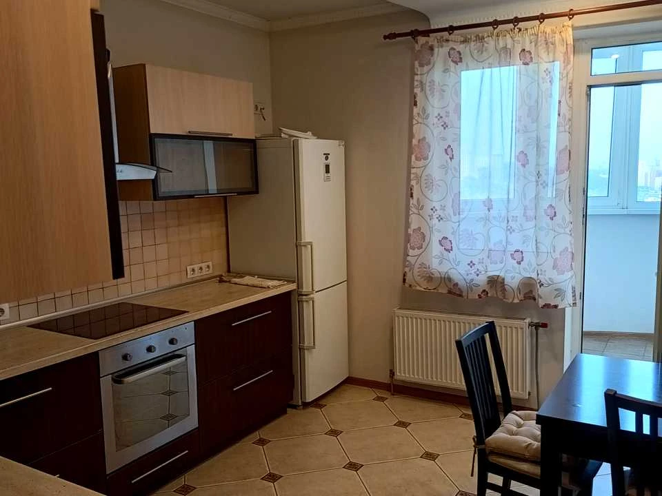 Квартира. Київ, Науки просп.