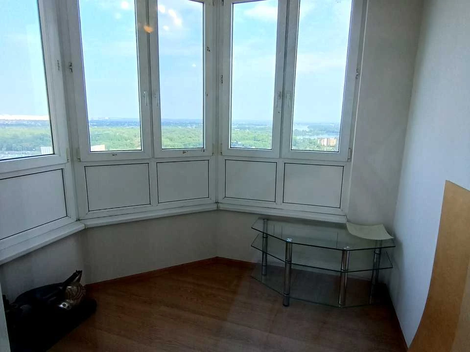 Квартира. Київ, Науки просп.