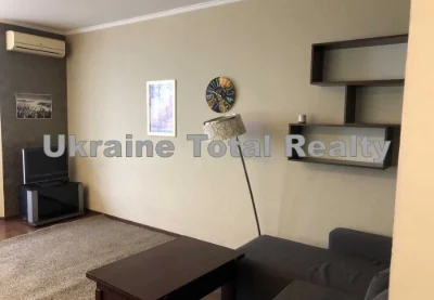 Euro-dvushka 59m2 with renovation near the Boryspilska/Vyrlytsia metro station!