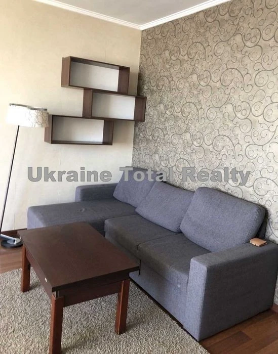 Euro-dvushka 59m2 with renovation near the Boryspilska/Vyrlytsia metro station!