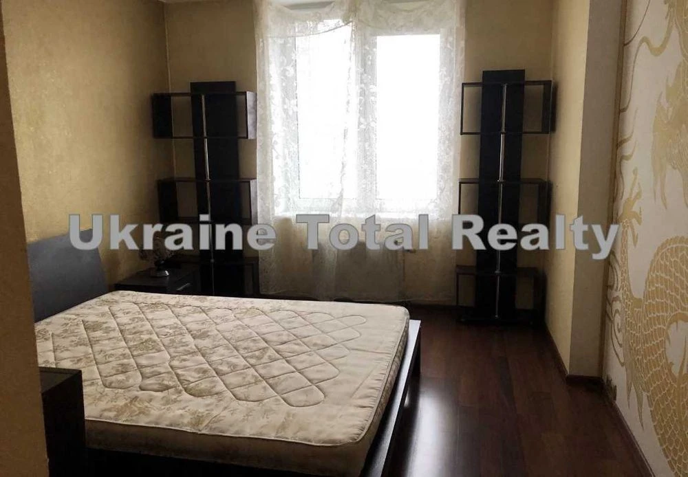 Euro-dvushka 59m2 with renovation near the Boryspilska/Vyrlytsia metro station!