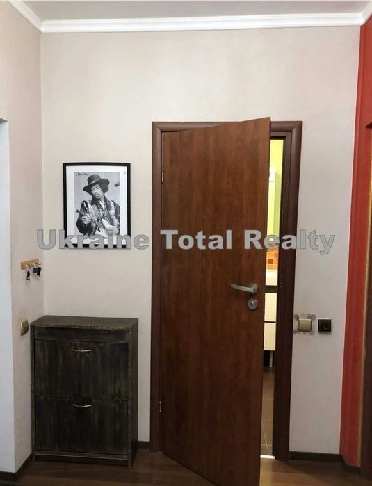 Euro-dvushka 59m2 with renovation near the Boryspilska/Vyrlytsia metro station!