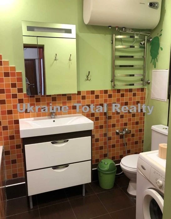 Euro-dvushka 59m2 with renovation near the Boryspilska/Vyrlytsia metro station!