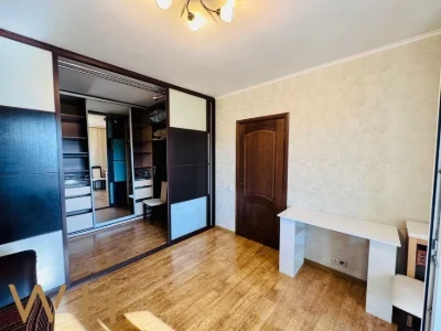 Оренда 3 кім. квартири, вул. Івасюка 60, метро Героїв Дніпра