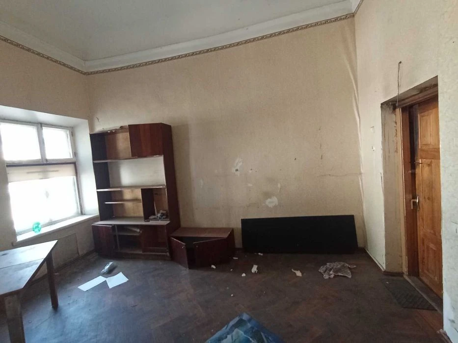 Продам 6 ком. квартиру ул. Новосельского
