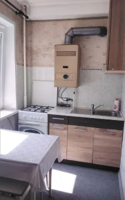Продам 2х комнатную в центре 2/5