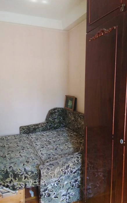 Продам 2х комнатную в центре 2/5